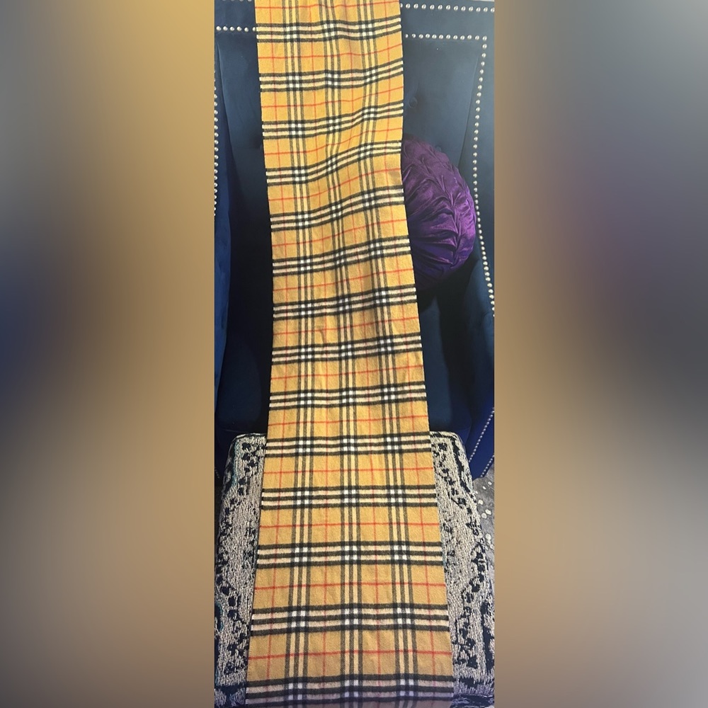 Burberry London 100% Cashmere scarf - Picture 2 of 4